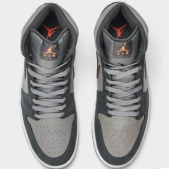 Jordan 1's - Picture 5 of 6